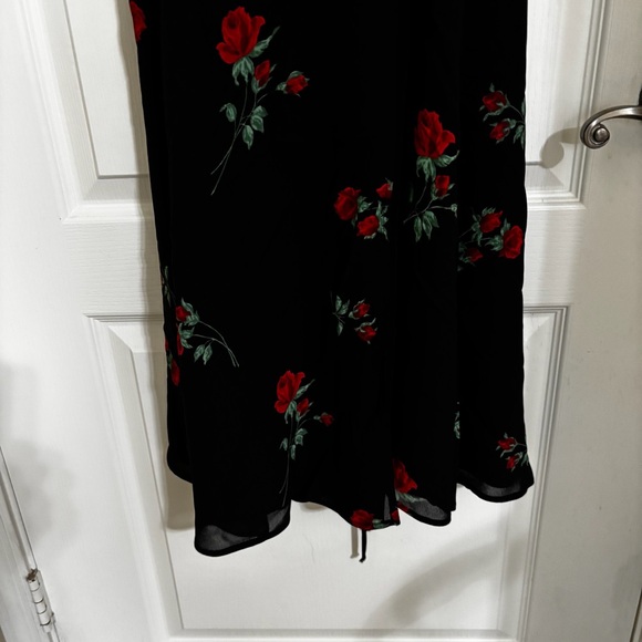 Reformation Women's Gwyneth Floral Wrap Dress Black Roses NWOT Size Small - Picture 3 of 5